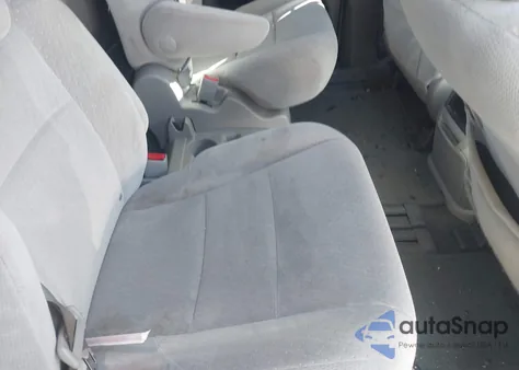 2015 Toyota Sienna Le 8 Passenger z USA, uszkodzony, nr VIN 5TDKK3DC6FS681389